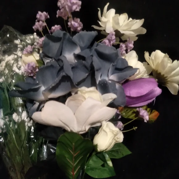 Easter lilies, baby's breath and various other varieties of faux flowers - Picture 9 of 11